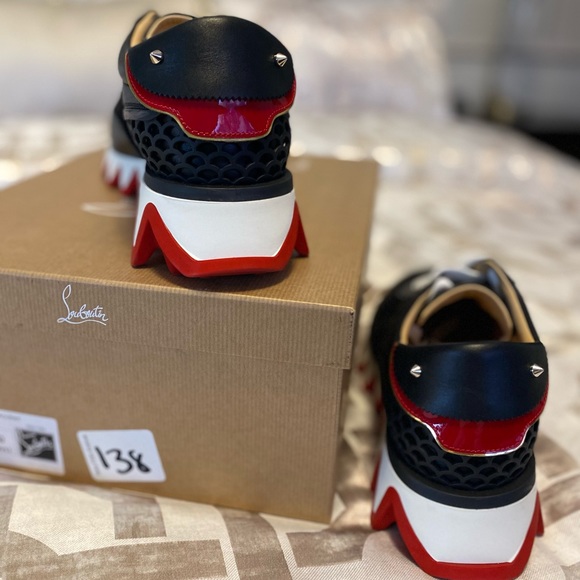 Loubishark Sneaker
CHRISTIAN LOUBOUTIN - Picture 4 of 6